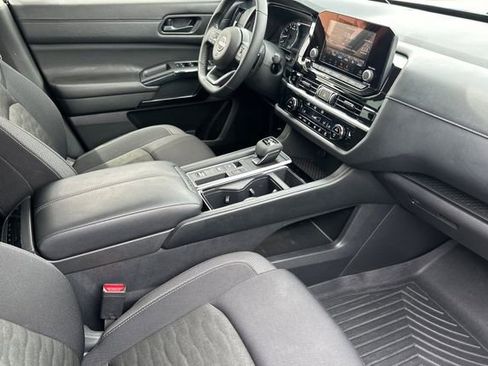 Used 2025 Nissan Pathfinder SV FWD image 16