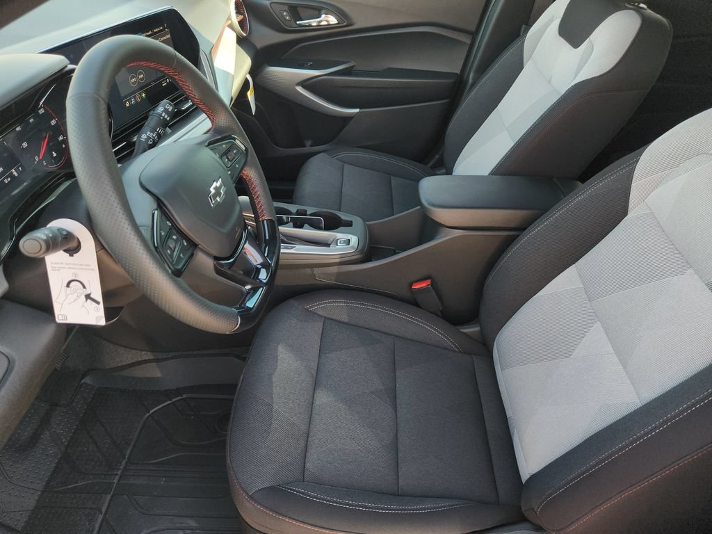 New 2026 Chevrolet Trax RS w/ Sunroof Package FWD image 9