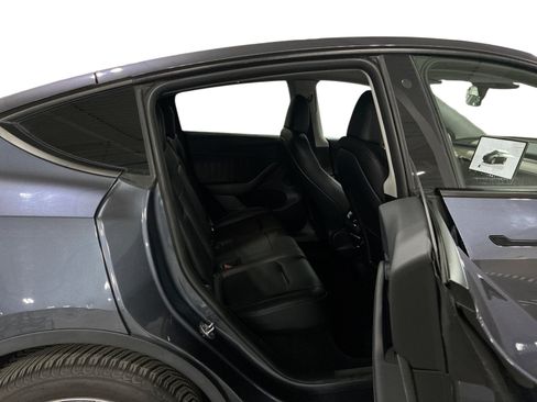 Certified 2023 Tesla Model Y Long Range AWD/4WD image 11