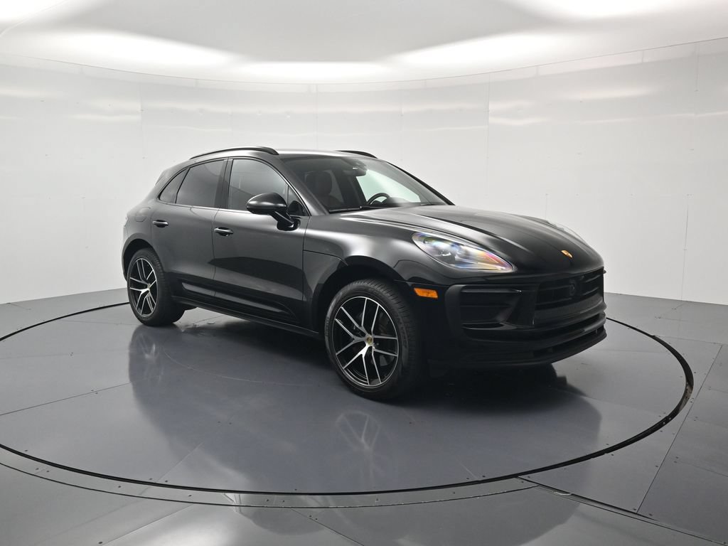 Certified 2025 Porsche Macan AWD/4WD image 42
