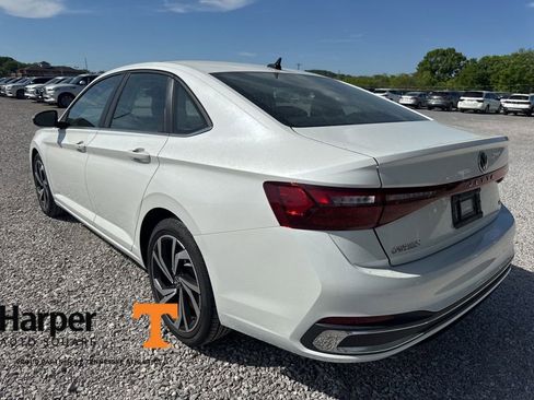 Used 2025 Volkswagen Jetta SEL image 3