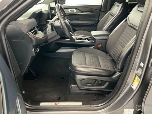 Used 2025 Ford Explorer ST-Line AWD/4WD image 17