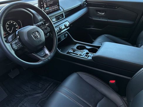 Used 2025 Honda Pilot TrailSport image 10