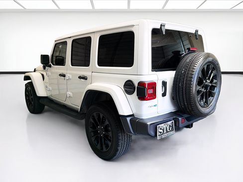 Used 2022 Jeep Wrangler Unlimited Sahara w/ Cold Weather Group AWD/4WD image 6