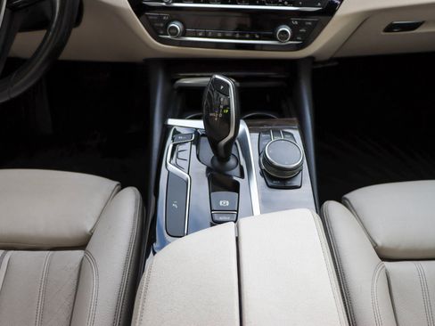 Used 2017 BMW 540i xDrive image 27