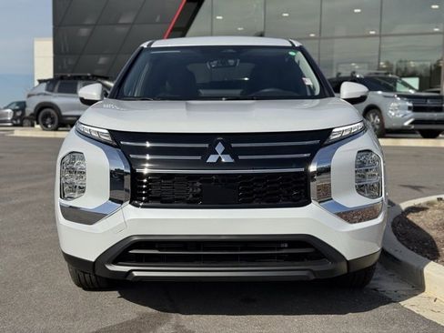 New 2026 Mitsubishi Outlander ES image 5