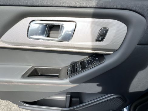 New 2026 Ford Explorer Active AWD/4WD image 23