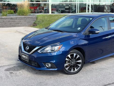 Used 2019 Nissan Sentra SR FWD image 2