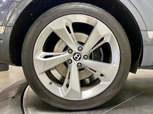 Used 2018 Bentley Bentayga AWD/4WD image 11