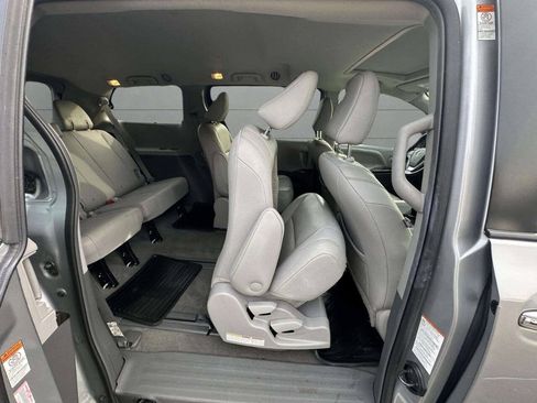 Used 2019 Toyota Sienna XLE w/ XLE Navigation Package AWD/4WD image 26