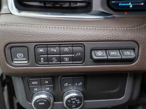 Used 2022 GMC Yukon Denali AWD/4WD image 31