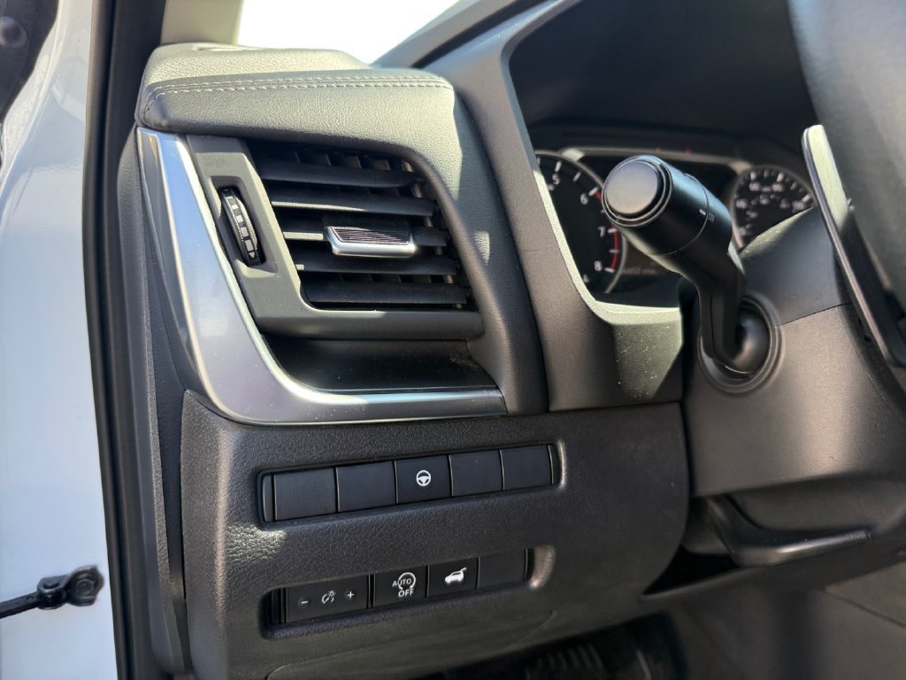 Used 2024 Nissan Rogue SV AWD/4WD image 13