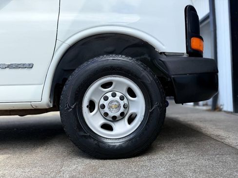 Used 2003 Chevrolet Express 3500 Extended Passenger RWD image 23