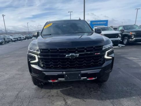 Used 2024 Chevrolet Tahoe Z71 w/ Luxury Package AWD/4WD image 3