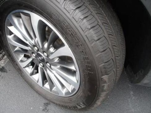 Used 2022 Lincoln Nautilus FWD w/ Premium Package image 10