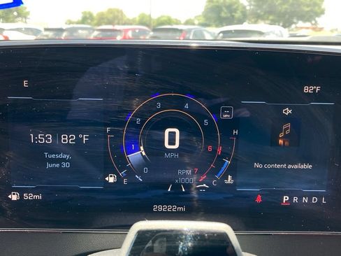 Used 2024 Chevrolet Traverse RS FWD image 18