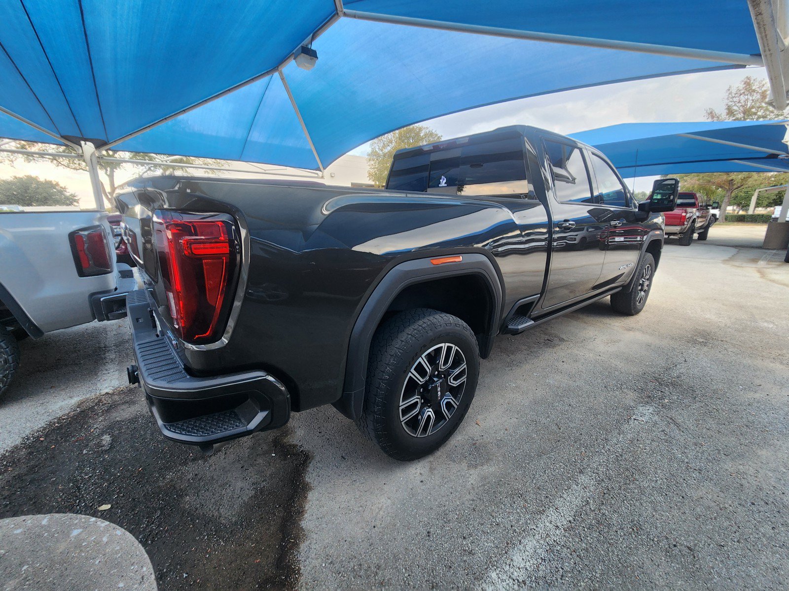 Used 2023 GMC Sierra 2500 AT4 w/ AT4 Preferred Package AWD/4WD image 4
