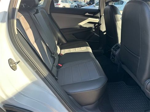 Certified 2023 Volkswagen Taos SE image 15