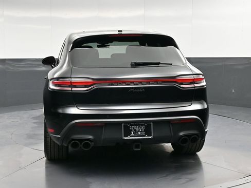 Certified 2024 Porsche Macan image 7
