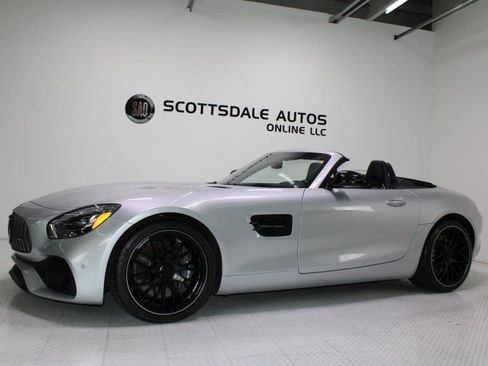 Used 2019 Mercedes-Benz AMG GT Roadster image 2