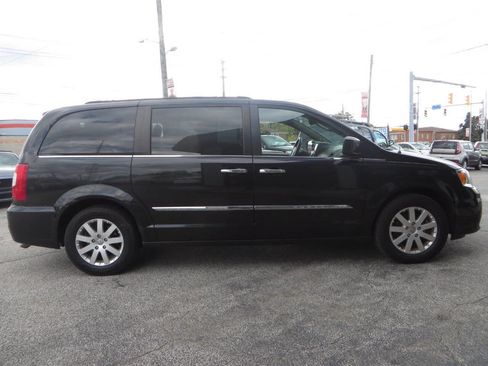 Used 2015 Chrysler Town & Country Touring w/ Driver Convenience Group image 7