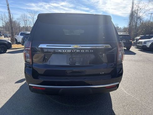 Used 2024 Chevrolet Suburban LT image 4