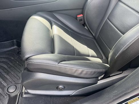 Used 2022 Mercedes-Benz GLC 300 4MATIC w/ AMG Line image 16