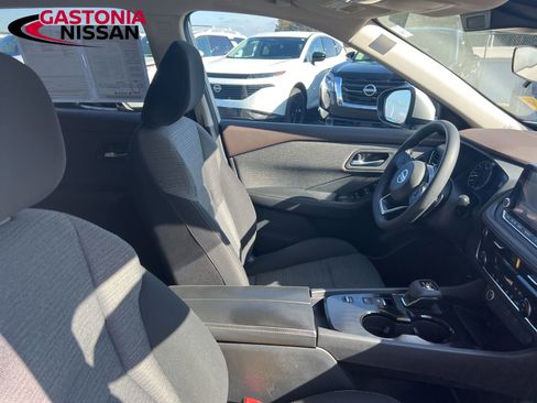 Used 2021 Nissan Rogue SV image 22