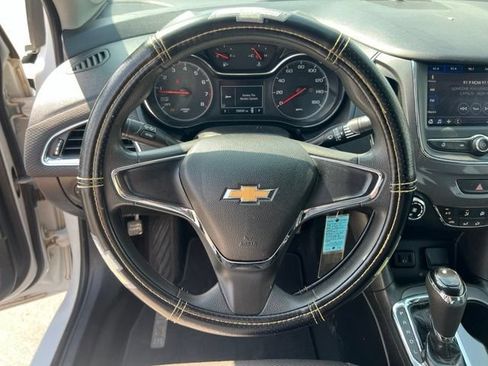 Used 2019 Chevrolet Cruze LS FWD image 17