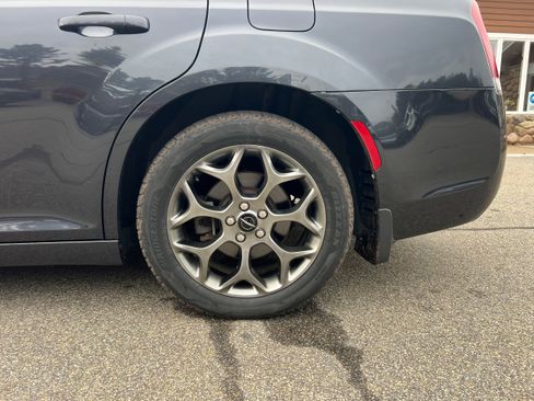 Used 2016 Chrysler 300 S image 9