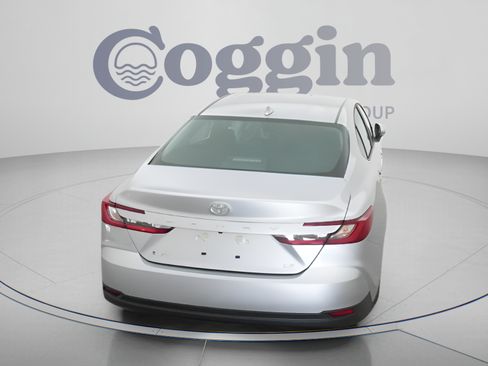 Used 2026 Toyota Camry LE w/ Convenience Package FWD image 14