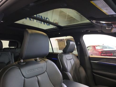 Used 2024 Jeep Grand Cherokee L Overland w/ Luxury Tech Group IV AWD/4WD image 23