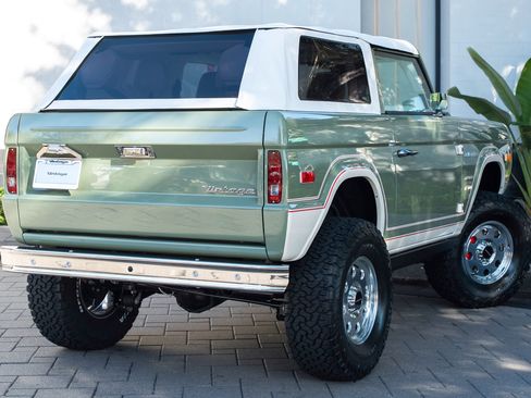 Used 2025 Ford Bronco Badlands AWD/4WD image 3