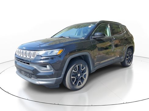 Used 2022 Jeep Compass Latitude FWD image 3
