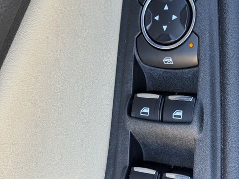 Used 2023 Ford Edge SEL image 17