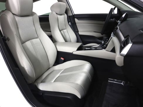 Used 2018 Honda Accord EX image 40