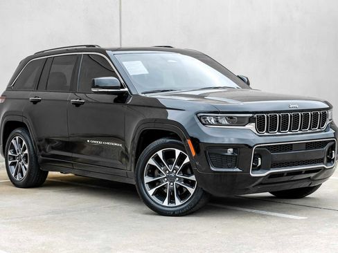 Used 2023 Jeep Grand Cherokee Overland w/ Luxury Tech Group IV AWD/4WD image 8
