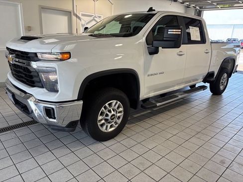 Used 2025 Chevrolet Silverado 2500 LT w/ Convenience Package AWD/4WD image 4