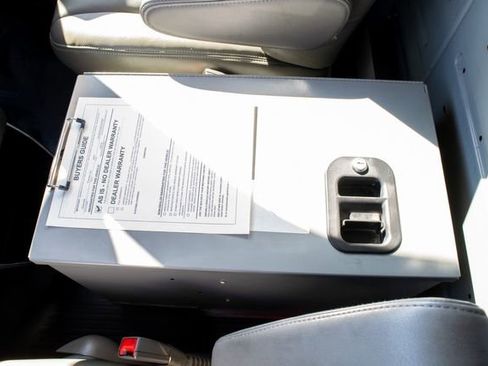 Used 2017 Chevrolet Express 3500 Extended image 35