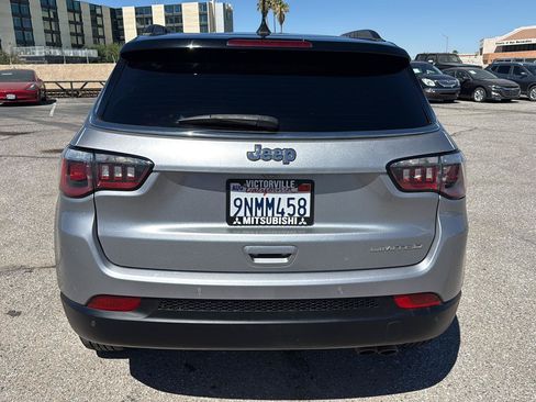 Used 2018 Jeep Compass Limited w/ Safe & Security Group FWD image 9
