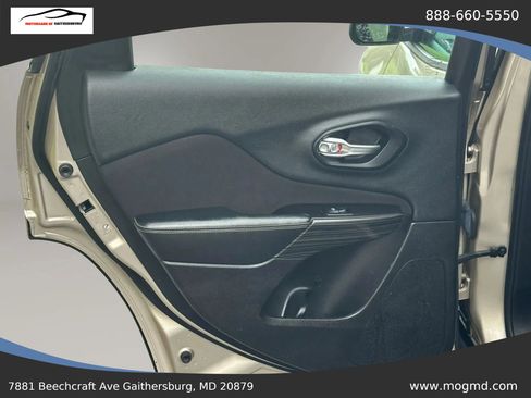 Used 2014 Jeep Cherokee Sport image 23