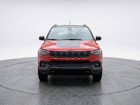 Used 2025 Jeep Compass Trailhawk AWD/4WD image 2