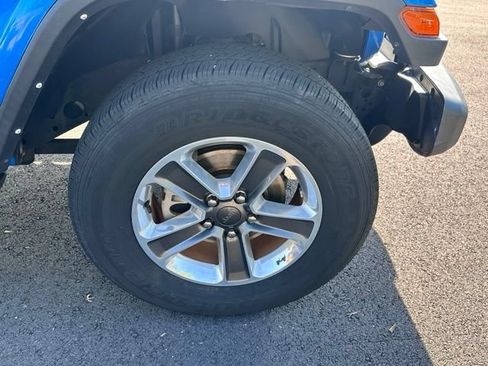 Used 2022 Jeep Wrangler Unlimited Sahara w/ LED Lighting Group AWD/4WD image 15