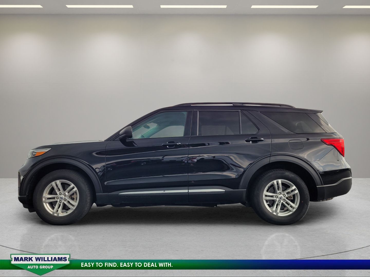 Used 2024 Ford Explorer XLT AWD/4WD image 7
