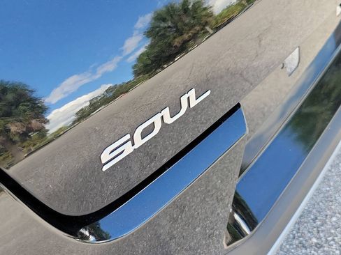 Used 2025 Kia Soul LX w/ LX Technology Package FWD image 6