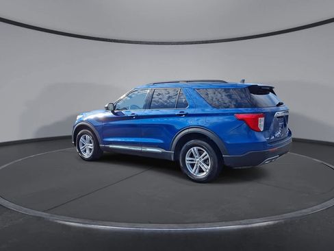 Used 2022 Ford Explorer XLT w/ Equipment Group 202A image 6