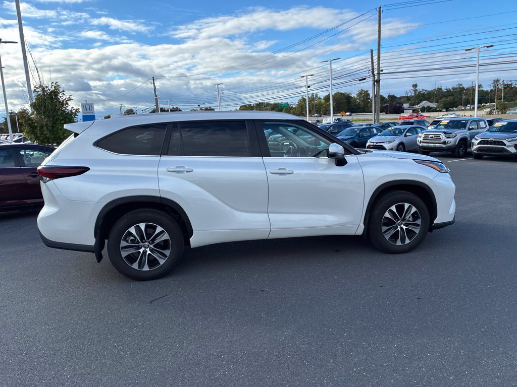Certified 2026 Toyota Highlander XLE AWD/4WD image 6