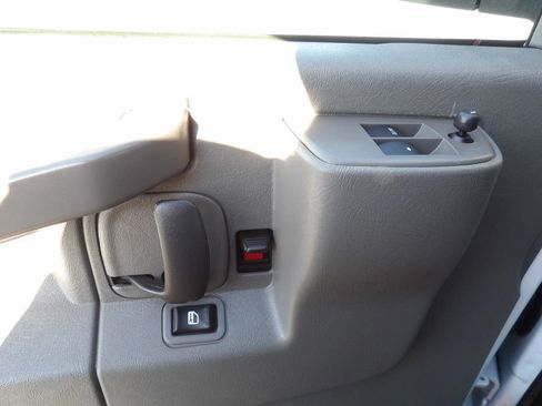 Used 2022 Chevrolet Express 2500 w/ Driver Convenience Package RWD image 15