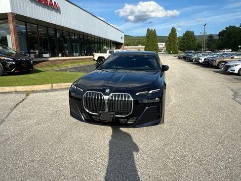 Used 2025 BMW 740i xDrive AWD/4WD image 6