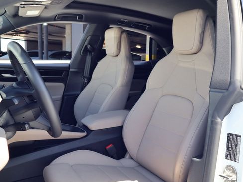 Certified 2025 Porsche Macan 4 Electric AWD/4WD image 5